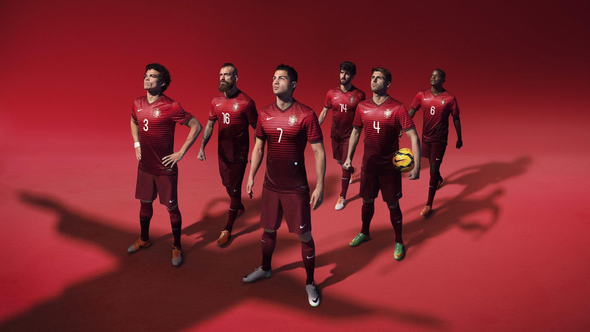 德比战前紧张气氛弥漫，弗里克、库巴西与伯纳尔在巴萨最后训练中展现关键信号